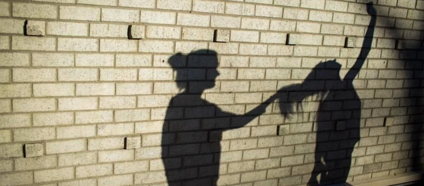 Νέος «πονοκέφαλος» στις Αρχές της Ρόδου: Μαθήτρια δέχθηκε ξυλοδαρμό στη μέση του δρόμου